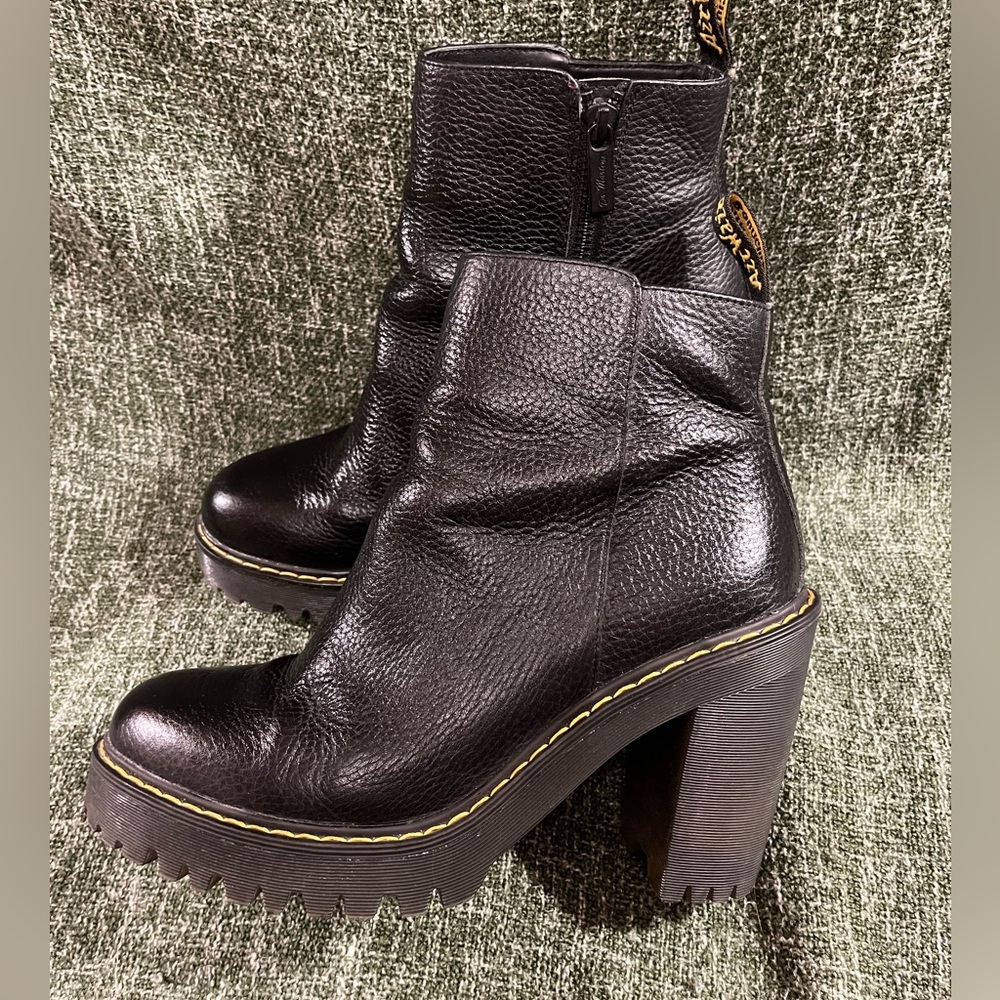 Dr. Martens MAGDALENA  Black Chunky Heels Ankle Leather Boots size 8